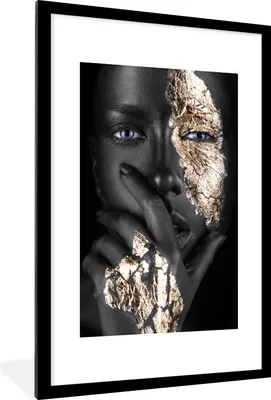 Produktbild von MuchoWow® Gerahmtes Poster Frau - Gold - Schwarz - Make-up - Luxus 60x90 cm - Poster mit Schwarzem Bilderrahmen Wandposter Rahmen Foto Bilder - Dekoration - Wandposter Wohnzimmer - Hochwertig
