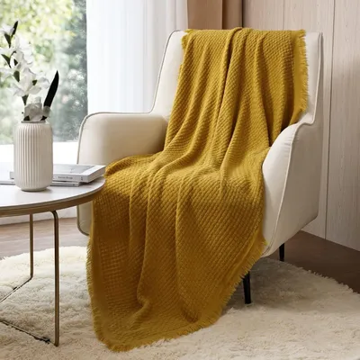 Productafbeelding van Omgoods - Boho Gehaakte Decoratieve Dekentje voor Sofa en Bed 127x152 cm in Mosterdgeel