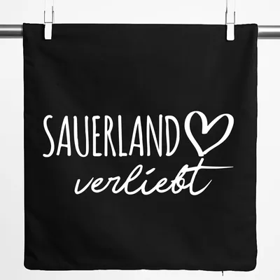 Produktbild von Huuraa Kissenbezug Sauerland verliebt 40x40cm Black Baumwolle Dekokissenbezug Geschenkidee