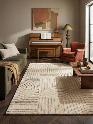 Teppich Beige rechteckig im Wohnzimmer mit Couchtisch und Wohnaccessoires Wohnidee skandinavisch modern_#sku_BARK503119370126-BARK503119370127-BARK503119373948#