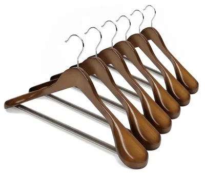Immagine prodotto di InAndOutdoorMatch - Gruppo di 6 appendiabiti in legno, finitura noce, Immagine generata dall'IA