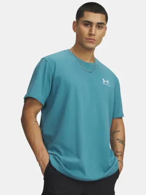 Imagen del producto de Camiseta de manga corta para hombre Under Armour con estampado del logo "M", confeccionada con un material resistente, talla SM