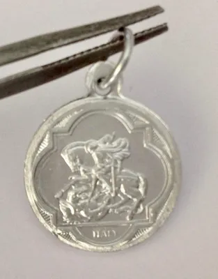 Imagen del producto de Medalla de San Jorge, mártir, fabricada en metal sin valor precioso, sin piedras preciosas, para protección espiritual