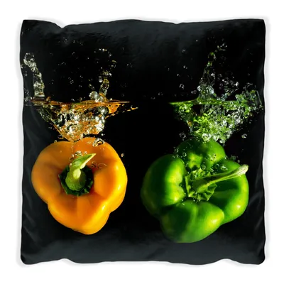 Produktbild von Wallario Premium Kissen, weiche Oberfläche, mit Motiv Bunte Küche  Paprika in orange und grün im Wasser, Größe: 30 x 30 cm, mit weißer Rückseite
