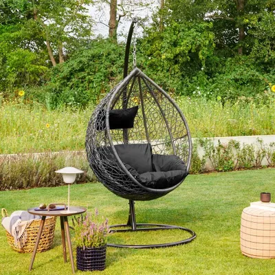 Produktbild von HOME DELUXE - Hängesessel Cielo - Schwarz, Höhe 200 cm - inkl. Regenabdeckung, Gestell, Sitz- und Rückenkissen I Polyrattan Hängestuhl Gartenschaukel Hängekorb