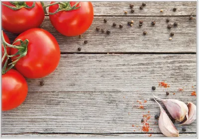 Produktbild von Wallario Wandbild Tomaten und Gewürze auf altem Holztisch, Größe: 70,30 x 100,30 cm, Poster mit weißem Kunststoffrahmen
