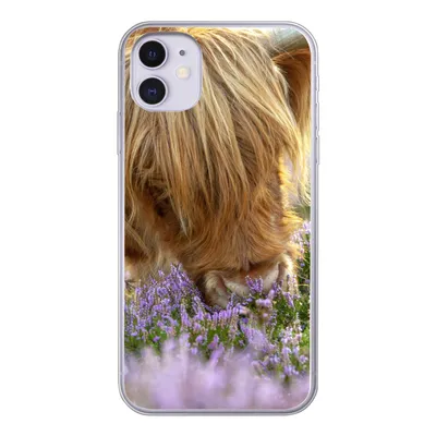 Produktbild von MuchoWow® Handyhülle Schutzhülle Hülle für iPhone 11 Schottische Highlander - Gras - Heidekraut - Tiere Silikon Softcase Handy Hülle - Handytasche