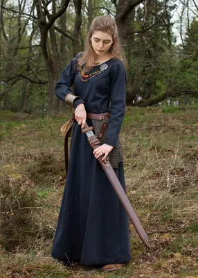 Image de Robe médiévale simple Afra en toile, bleu - coton Robe médiévale viking LARP Femme Vêtements médiévaux Taille : M