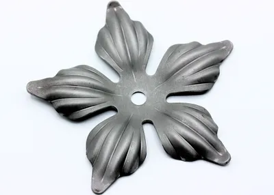 Produktbild von UHRIG Dekorative Rosette aus Stahl Schmiedeeisen Ornament Eisen-Kunst