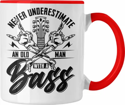 Produktbild von Trendation - Bassist Tasse Geschenk Bass-Spieler Geschenkidee Kaffee-Becher Never Underestimate An Old Man With A Bass (Rot)