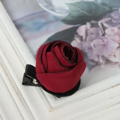 Produktbild von Rosen Haarklammer Blüten in der Farbe Bordeaux