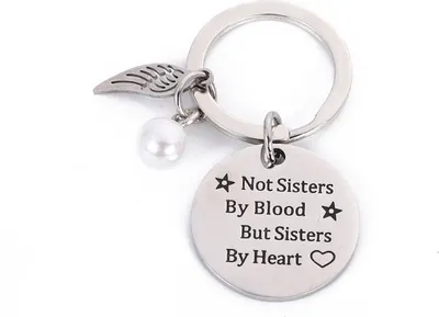 Immagine prodotto di INF Portachiavi con ala e targhetta con scritta "Sisters by Heart"