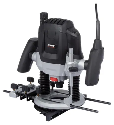 Imagen del producto de Trend T7E: Fresa de inglete de 2100W con control de velocidad, 230V AC/DC, con maletín