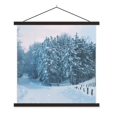 Produktbild von MuchoWow® Textilposter Wald - Schnee - Winter 120x120 cm mit schwarzem Rahmen - Aufhängungsset