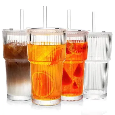 4er-Set gerippte Trinkgläser 600 ml mit Deckel & Strohhalm