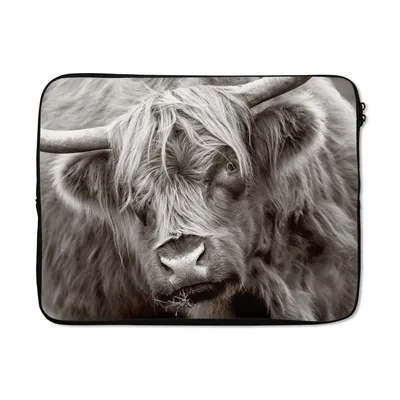 Produktbild von MuchoWow® Laptop Hülle 15 Zoll Schottischer Highlander - Schwarz - Weiß - Hörner Laptoptasche - Laptoptasche - Sleeve - Rundum-Schutz