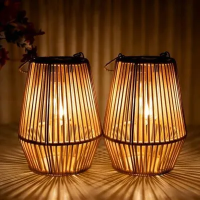 Produktbild von Solar Laternen für Außen, 2 Stück Handgewebtes Rattan Solarlampen für Außen Hängend, IP65 Wasserdicht Geschenke für Frauen Mutter Großmutter Solarlaterne für Garten, Balkon, Rasen, Balkon Deko