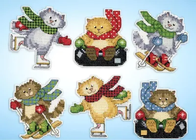 Produktbild von Design Works Kreuzstich Stickpackung "Weihnachtsbaumschmuck Winterspaßkatzen (6 Stück)", Zählmuster, 9x9cm