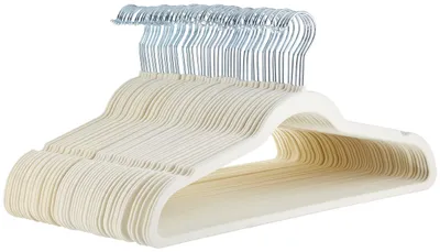 Image de Cintres fins et antidérapants Amazon Basics pour chemises, costumes et tailleurs - lot de 50, couleur ivoire