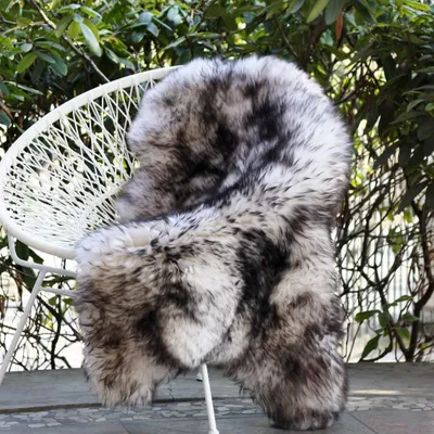 Image de Tapis en peau de mouton mérinos noir, de 120 à 130 cm, pour la décoration
