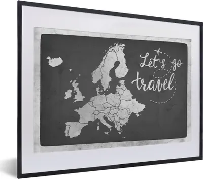 Produktbild von MuchoWow® Gerahmtes Poster Vintage Eurocard mit dem Text "Let's go travel" - schwarz und weiß 40x30 cm - Poster mit Schwarzem Bilderrahmen Wandposter Rahmen Foto Bilder - Bilderrahmen - Poster im Rahmen