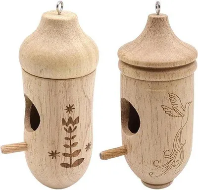 Obrázek produktu pro Domeček pro ptáky – Dekorace do zahrady – Dřevěný – Venkovní – Pro kolibříky – Zavěšený – Dekorace do oken – Vhodné pro venkovní použití – Přírodní. 2 kusy domečků pro ptáky, dřevěná hnízda s provázkem, vhodné pro zavěšení do zahrady nebo jako okenní dekorace.