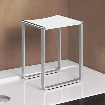 Produktbild von Plan Duschhocker, belastbar bis 100 kg, Aluminium verchromt, Sitzfläche aus Kunststoff weiß, 36,5 x 34 cm, Hocker für Bad und Dusche