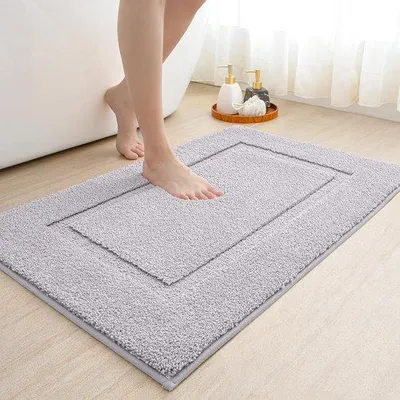 Imagen del producto de Unyqoos® Alfombrilla de baño de 50 x 80 cm: suave, absorbente, hecha de microfibra, ideal para baño y ducha, base de TPR antideslizante, lavable, color gris claro