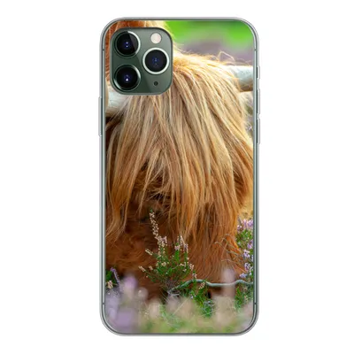 Produktbild von MuchoWow® Handyhülle Schutzhülle Hülle für iPhone 11 Pro Schottischer Hochländer - Hörner - Heidekraut Silikon Softcase Handy Hülle - Handy