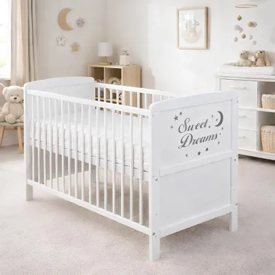 Produktbild von Baby-Delux Babybett Gitterbett Kinderbett Sweet Dreams 140x70 Beißschienen Kokos-Buchweizen Matratze, höhenverstellbar weiß umbaubar