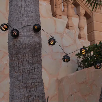 Produktbild von LED Solar Lichterkette Feuerball - 8 Kugeln mit Flammeneffekt - Lichtsensor - L: 2,1m - für Außen