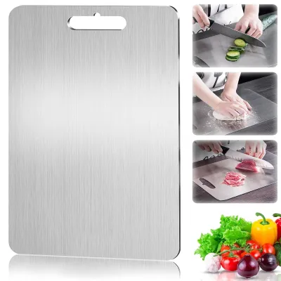 Image de Planche à découper double face en acier inoxydable pour découper la viande, le pain, les légumes et les fruits. Planche à découper antibactérienne et résistante aux rayures en titane. Planche à découper en acier inoxydable 304 (34 x 23 cm).
