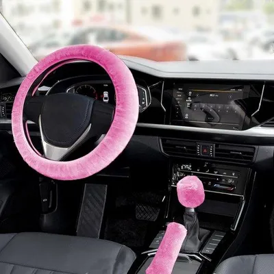 Immagine prodotto di Set di 3 coperture per auto Unyqoos®, rosa in peluche: coprivolante, copri freno a mano e copripaletta del cambio, universali, antiscivolo e caldi