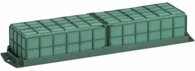 Produktbild von OASIS® Nass Steckschwamm Raquette 2 Ziegel MATEJ, Kunststoffunterlage, Gitter, grün, 54x12x8,5cm - Nasssteckschaum