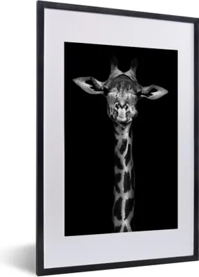 Produktbild von MuchoWow® Gerahmtes Poster Giraffe - Porträt - Tiere - Schwarz - Weiß 40x60 cm - Poster mit Schwarzem Bilderrahmen Wandposter Rahmen Foto Bilder - Poster in Rahmen
