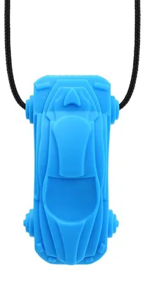 Imagen del producto de ARK Therapeutic: Cadena sensorial para masticar, color azul, modelo "Coche de carreras" para niños. Cadena diseñada para masticar, con forma de coche de carreras y textura aerodinámica, ideal para niños que mastican con fuerza.