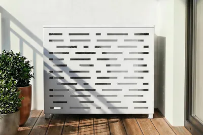 Produktbild von ANETO ARLBERG Abdeckung für Klimaanlagen und Wärmepumpen aus weißem Aluminium – Größe M