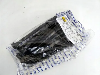 Obrázek produktu pro VOLVO V40 S60 V70 S80 Šroub hlavy 1.6T OE 31359738
