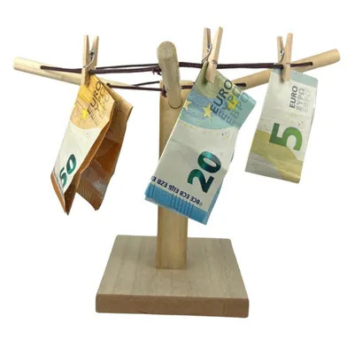 Produktbild von Wäschespinne Geldgeschenkverpackung mit Wäscheklammern aus Holz
