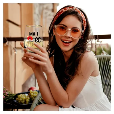 Produktbild von Weinglas zum 40. Geburtstag für Frauen - Lustige personalisierte Geschenke