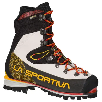 Bergschuh für Damen "Nepal Cube Woman Gtx" von La Sportiva; schwarz-weiß mit roten und gelben Schnürsenkeln.