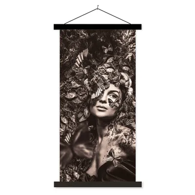 Produktbild von MuchoWow® Textilposter Frau - Tiere - Pflanzen 60x120 cm mit schwarzem Rahmen - Magnete
