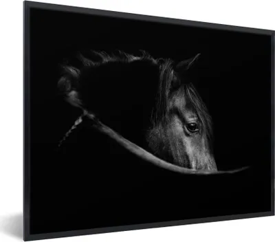 Produktbild von MuchoWow® Gerahmtes Poster Pferde - Porträt - Schwarz - Tiere 80x60 cm - Poster mit Schwarzem Bilderrahmen Wandposter Rahmen Foto Bilder - Schwarzem - Mit Gestell