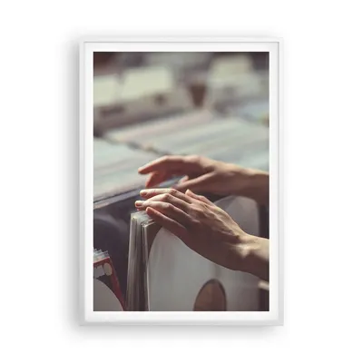 Produktbild von Gerahmtes Poster - Weißer Rahmen - Platten Vinyl Hände - 70x100 cm - Wand Bild - Wanddeko - Wandbilder - Kunstposter - Wandposter - Bilderrahmen - Bilder - Kunstdruck - P2WPA70x100-4591