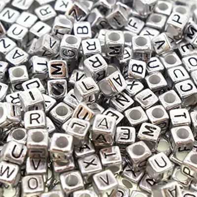 Image de Perles de lettres, 500 pièces, 4x7 mm, argent avec noir, rond, mélange de lettres