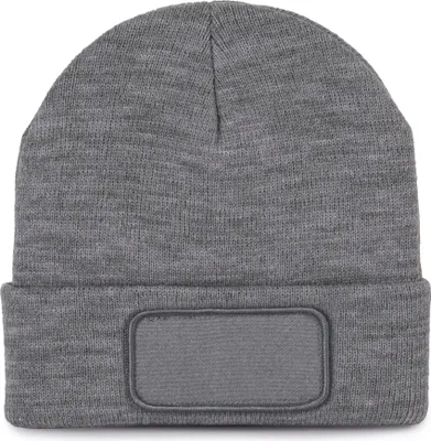 Produktbild von Strickmütze aus 100% Polyacryl mit Umschlag und Patch