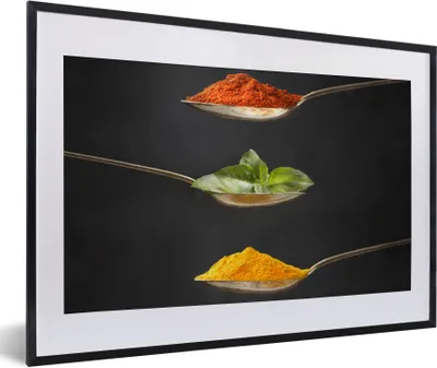 Produktbild von MuchoWow® Gerahmtes Poster Kräuter - Löffel - Gewürze - Schwarz - Italienisch 60x40 cm - Poster mit Schwarzem Bilderrahmen Wandposter Rahmen Foto Bilder - Schlafzimmer - Plakat in Rahmen - Drucken