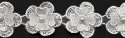 Image de Dentelle blanche à motifs floraux - Rouleau de 10 mètres