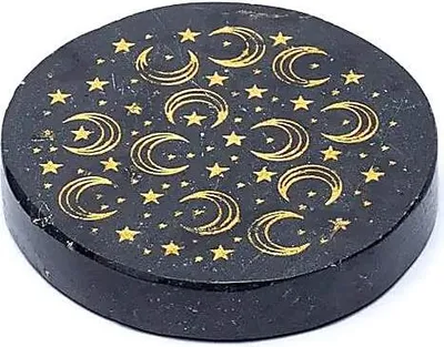 Produktbild von Gravierte Mineralienscheibe schwarzer Turmalin Monde und Sterne -- ±5cm kaufen