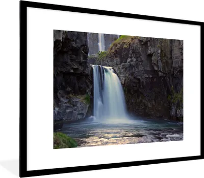 Produktbild von MuchoWow® Gerahmtes Poster Wasserfall - Wasser - Felsen 80x60 cm - Poster mit Schwarzem Bilderrahmen Wandposter Rahmen Foto Bilder - Schlafzimmer-Dekorationen - Fotoposter